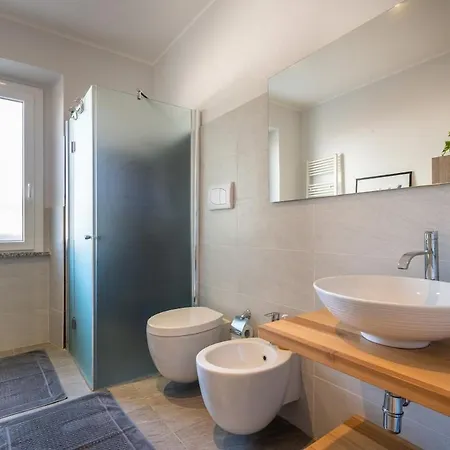 Апартаменты Spacious And Bright 2 Bedroom Near Poetto *