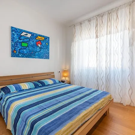 Spacious And Bright 2 Bedroom Near Poetto Апартаменты Кальяри